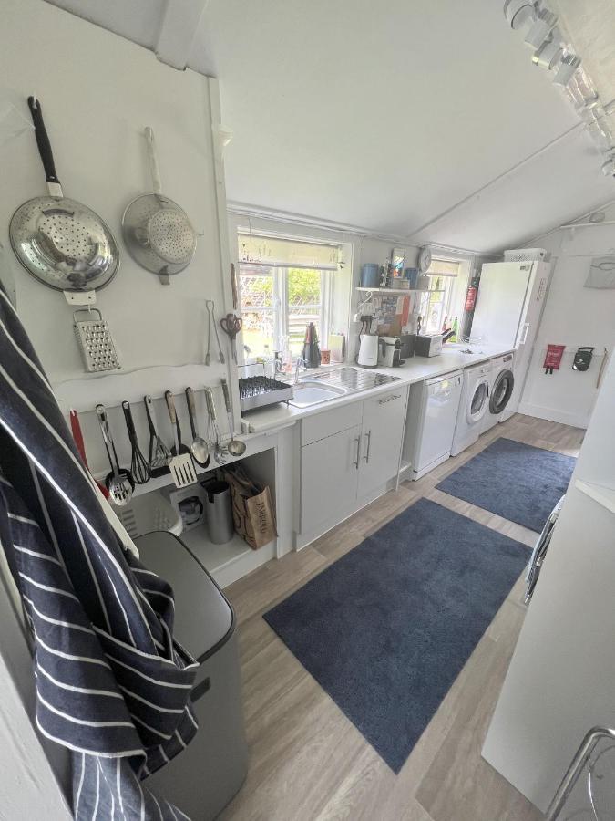 Adorable Two Bed Norfolk Broads Holiday Home - River Views With Moorings & Fishing Stalham Exterior photo
